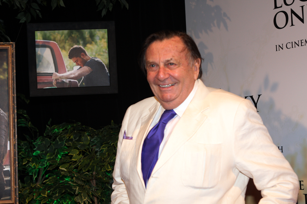 Barry Humphries 7060371595